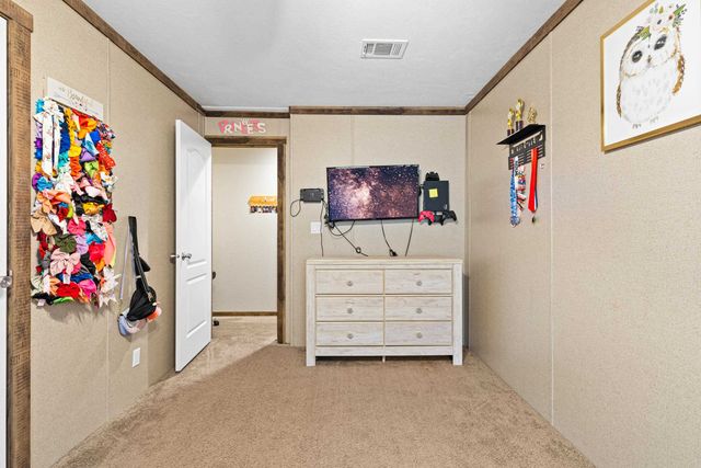 305 Oakwood Rd, Gladewater, TX 75647