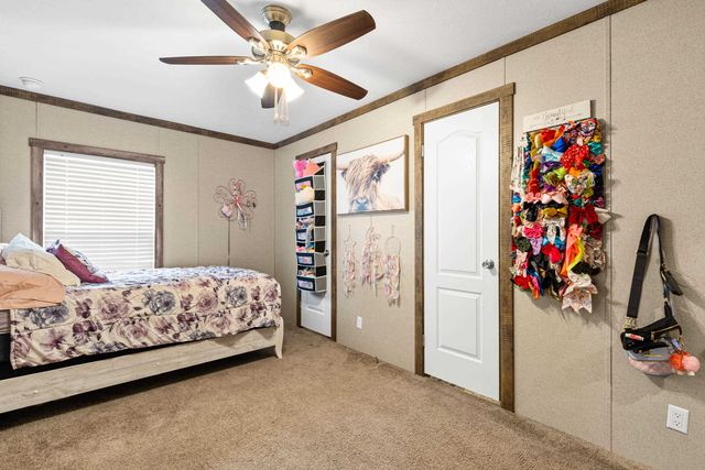 305 Oakwood Rd, Gladewater, TX 75647