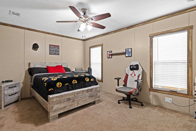 305 Oakwood Rd, Gladewater, TX 75647