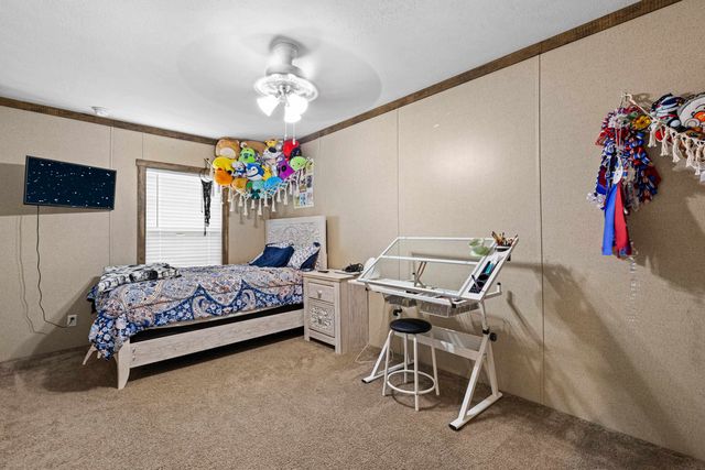 305 Oakwood Rd, Gladewater, TX 75647