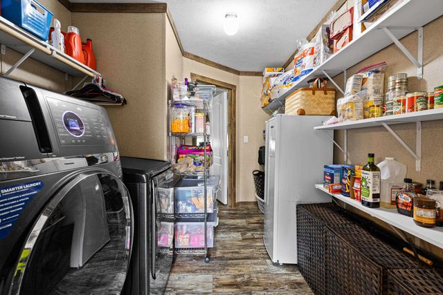 305 Oakwood Rd, Gladewater, TX 75647