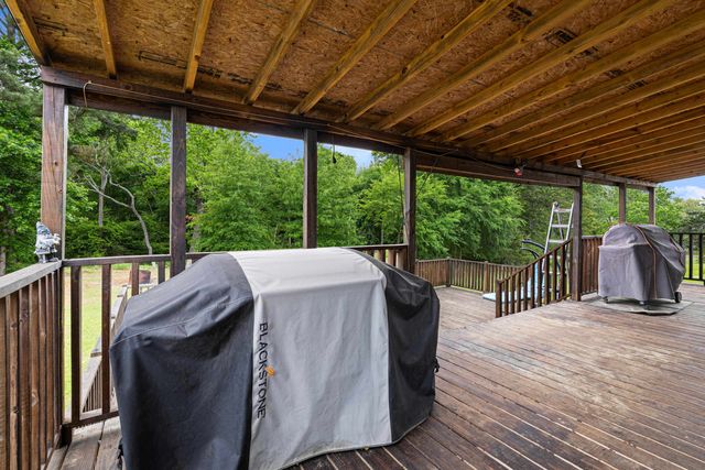 305 Oakwood Rd, Gladewater, TX 75647