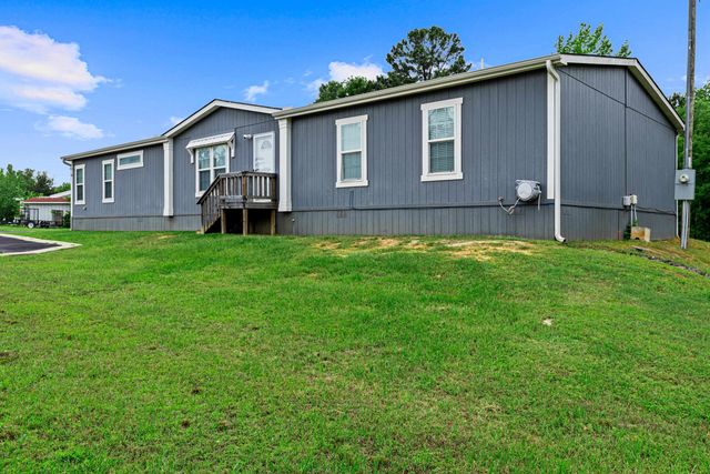 305 Oakwood Rd, Gladewater, TX 75647