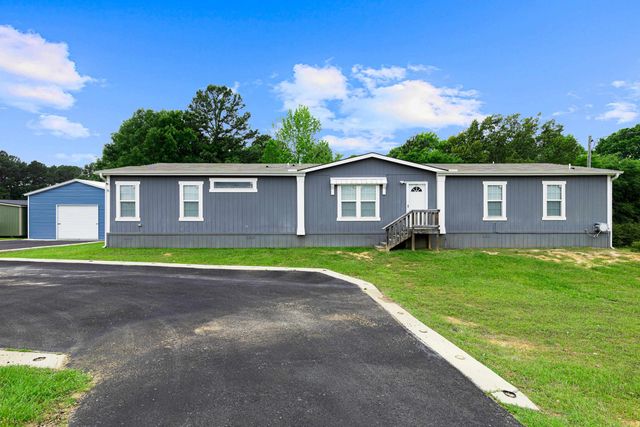 305 Oakwood Rd, Gladewater, TX 75647