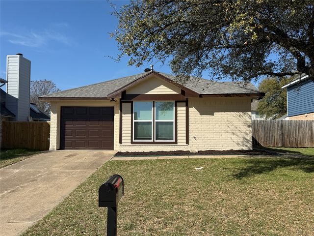 10228 Blue Bell Drive, Fort Worth, TX 76108