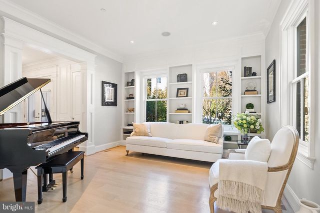 4410 MEADOW RD NW, Washington, DC 20007