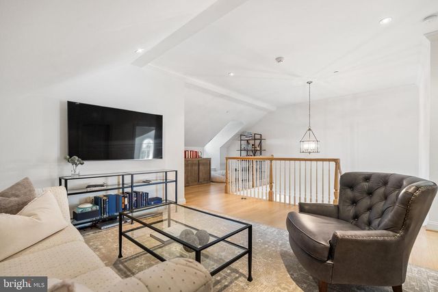 4410 MEADOW RD NW, Washington, DC 20007