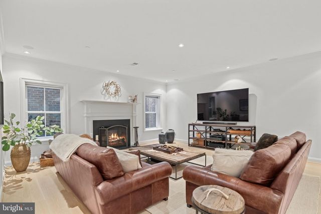 4410 MEADOW RD NW, Washington, DC 20007