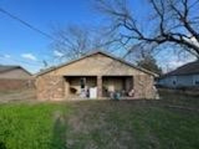 304 Mcbride Street, Lone Oak, TX 75453