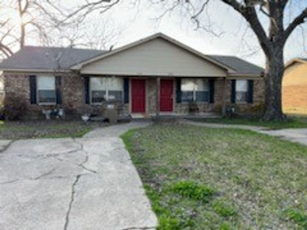 304 Mcbride Street, Lone Oak, TX 75453