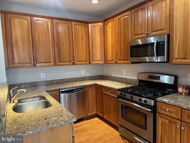 2463 HUNTINGTON PARK DR, Alexandria, VA 22303