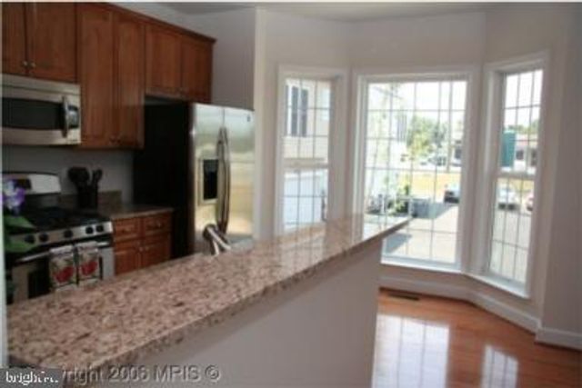 2463 HUNTINGTON PARK DR, Alexandria, VA 22303