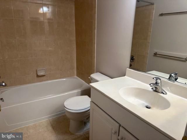 2463 HUNTINGTON PARK DR, Alexandria, VA 22303