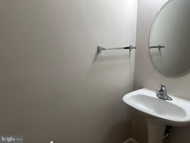 2463 HUNTINGTON PARK DR, Alexandria, VA 22303