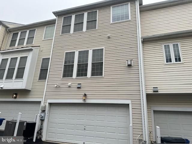 2463 HUNTINGTON PARK DR, Alexandria, VA 22303