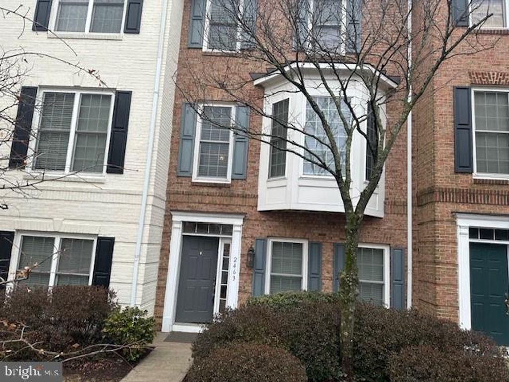2463 HUNTINGTON PARK DR, Alexandria, VA 22303