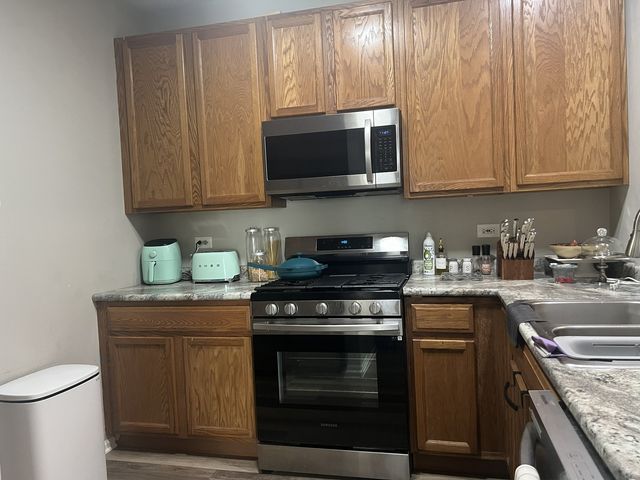 2889 FALLING WATERS Drive 2889, Lindenhurst, IL 60046