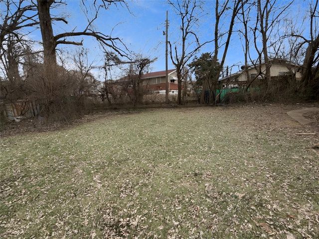 9468 HALLS FERRY Road, St Louis, MO 63136