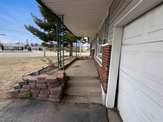 9468 HALLS FERRY Road, St Louis, MO 63136