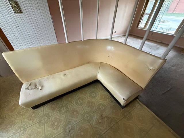 9468 HALLS FERRY Road, St Louis, MO 63136