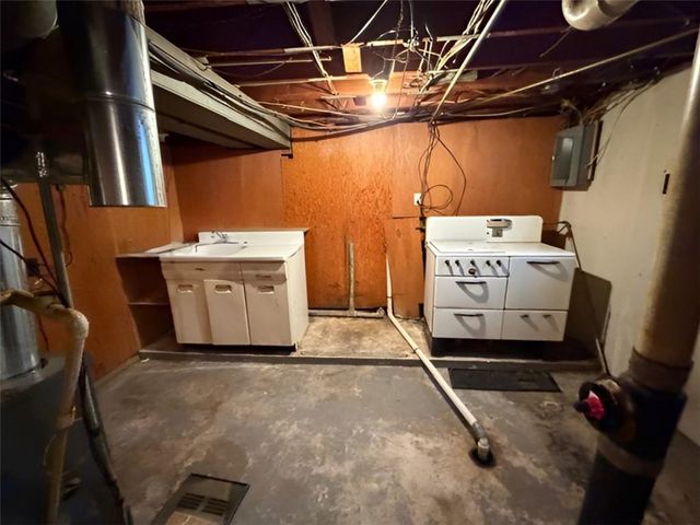 9468 HALLS FERRY Road, St Louis, MO 63136