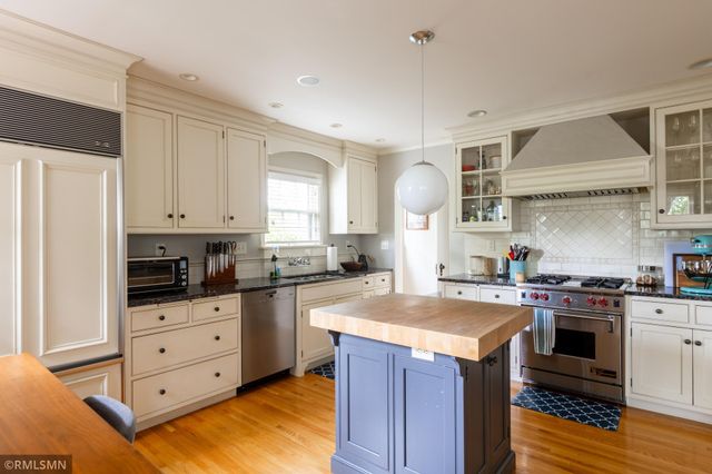581 Montrose Lane, Saint Paul, MN 55116