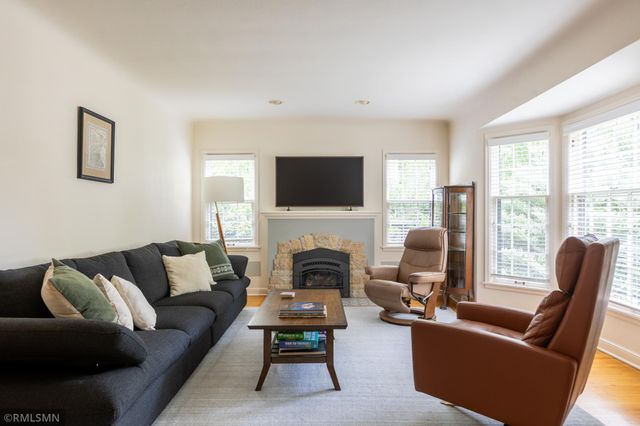 581 Montrose Lane, Saint Paul, MN 55116