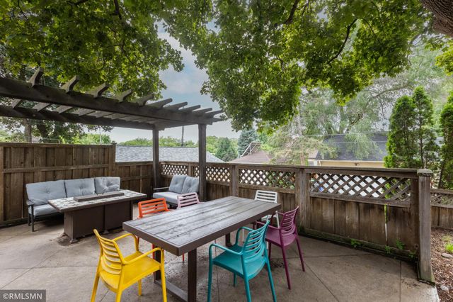 581 Montrose Lane, Saint Paul, MN 55116