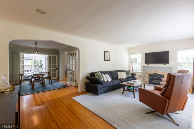 581 Montrose Lane, Saint Paul, MN 55116
