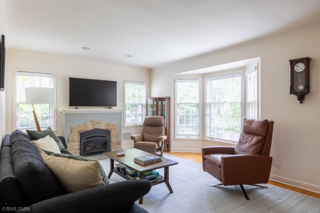 581 Montrose Lane, Saint Paul, MN 55116