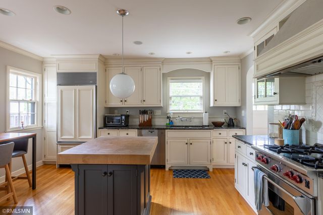 581 Montrose Lane, Saint Paul, MN 55116