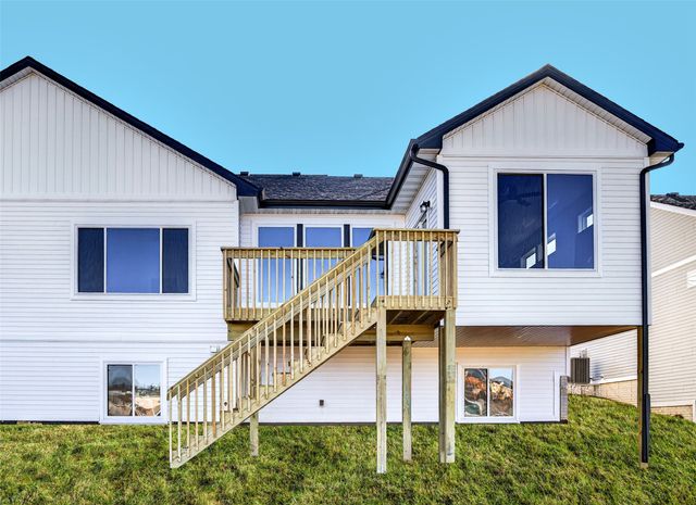 9105 Robinson Drive, West Des Moines, IA 50266