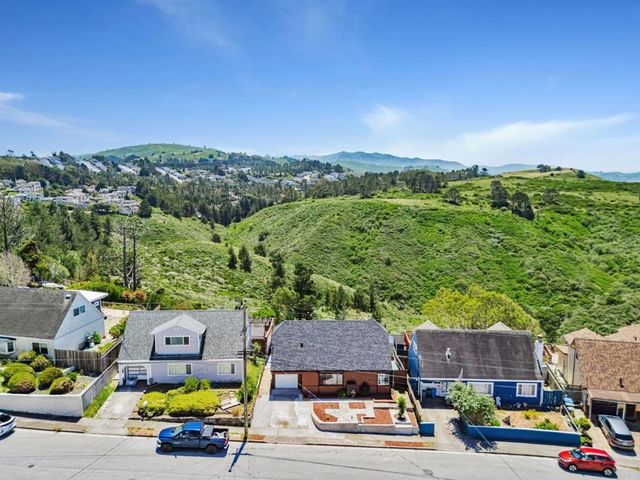 720 Lockhaven Drive, Pacifica, CA 94044