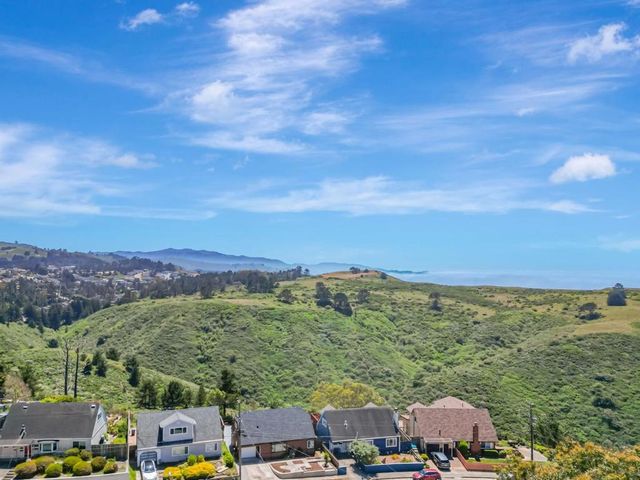 720 Lockhaven Drive, Pacifica, CA 94044