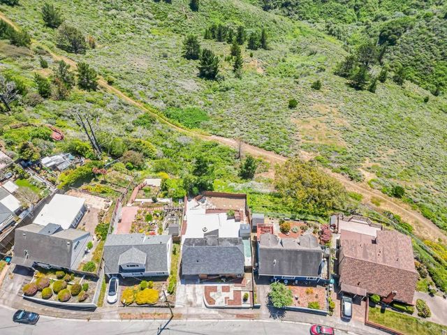 720 Lockhaven Drive, Pacifica, CA 94044