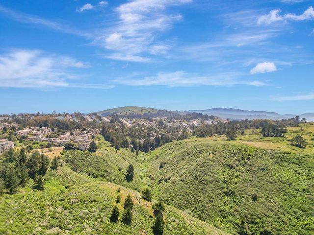 720 Lockhaven Drive, Pacifica, CA 94044