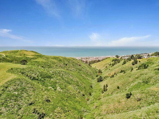 720 Lockhaven Drive, Pacifica, CA 94044