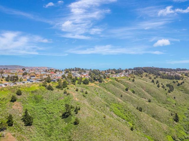 720 Lockhaven Drive, Pacifica, CA 94044