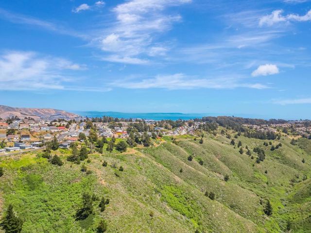 720 Lockhaven Drive, Pacifica, CA 94044