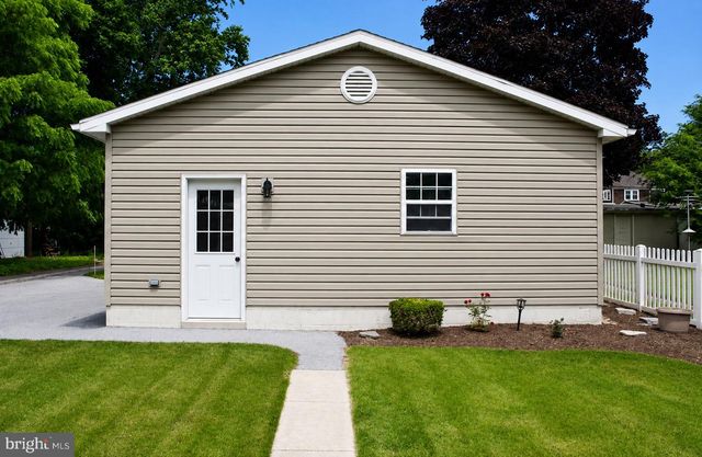 116 E MILL ST, Manheim, PA 17545