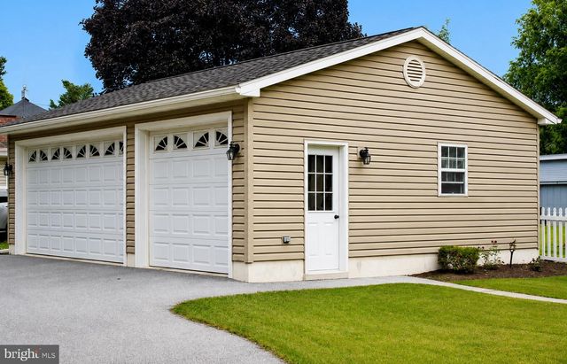 116 E MILL ST, Manheim, PA 17545