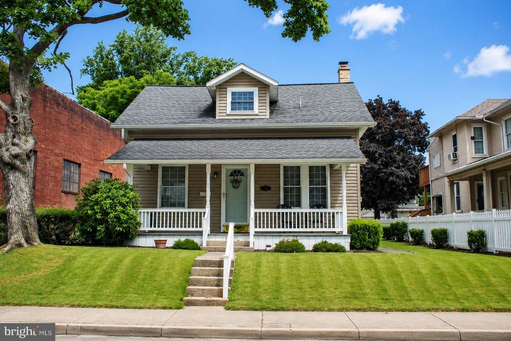 116 E MILL ST, Manheim, PA 17545