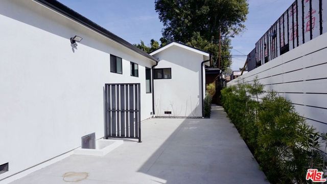 2668 Greenfield Avenue, Los Angeles, CA 90064