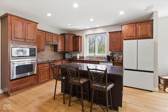 6689 Cardinal Drive, Mccordsville, IN 46055