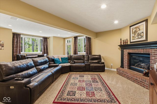 6689 Cardinal Drive, Mccordsville, IN 46055