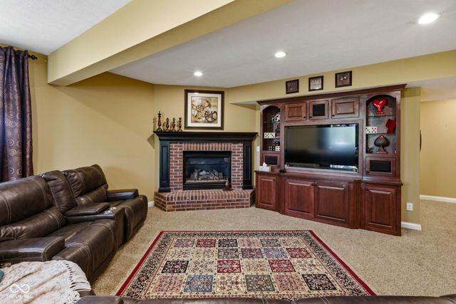 6689 Cardinal Drive, Mccordsville, IN 46055