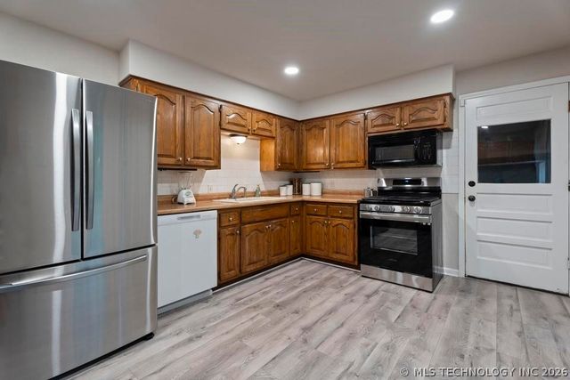 25660 S 625 Road, Grove, OK 74344
