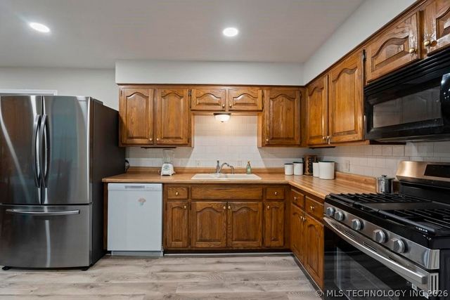 25660 S 625 Road, Grove, OK 74344