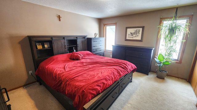 4041 S Rivershore Drive, Moorhead, MN 56560