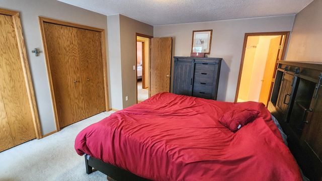 4041 S Rivershore Drive, Moorhead, MN 56560